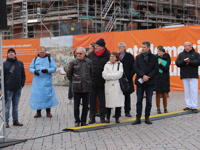 Mehrere Menschen bei einer friedlichen Protestaktion | Foto: ©Landesärztekammer Brandenburg