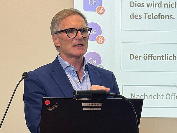 Sprecher bei der Hybrid-Veranstaltung zur Themathik KI | Foto: ©Landesärztekammer Brandenburg Sprecher bei der Hybrid-Veranstaltung zur Themathik KI | Foto: ©Landesärztekammer Brandenburg