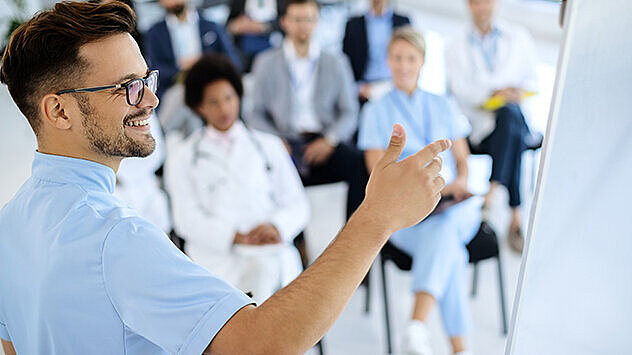 Ärzte bei einem Seminar | Foto: ©Drazen - stock.adobe.com